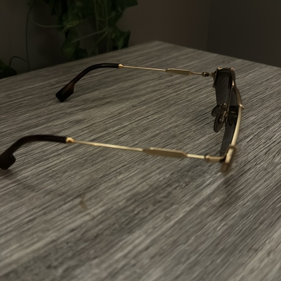 Authentic Burberry sunglasses, lightly worn, minimal scratching - Picture 3 of 4